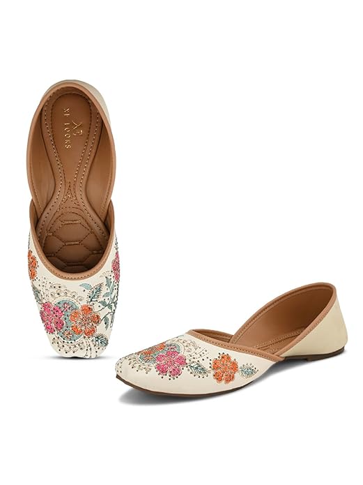 XE Looks Beautiful & Comfortable Ethnic Sandal & Occational Jutti For Women & Girls