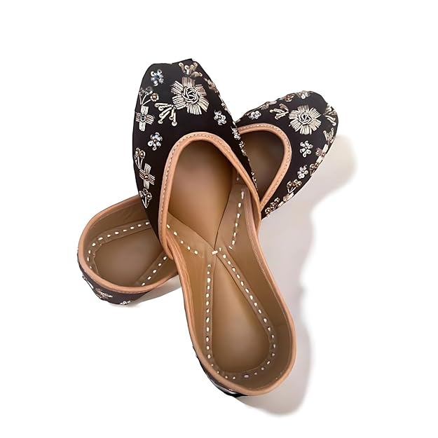 PIND POPPERS Women’s Traditional Ethnic Embroidered Jutti – Handcrafted Punjabi Footwear for Weddings, Festive, and Casual Wear