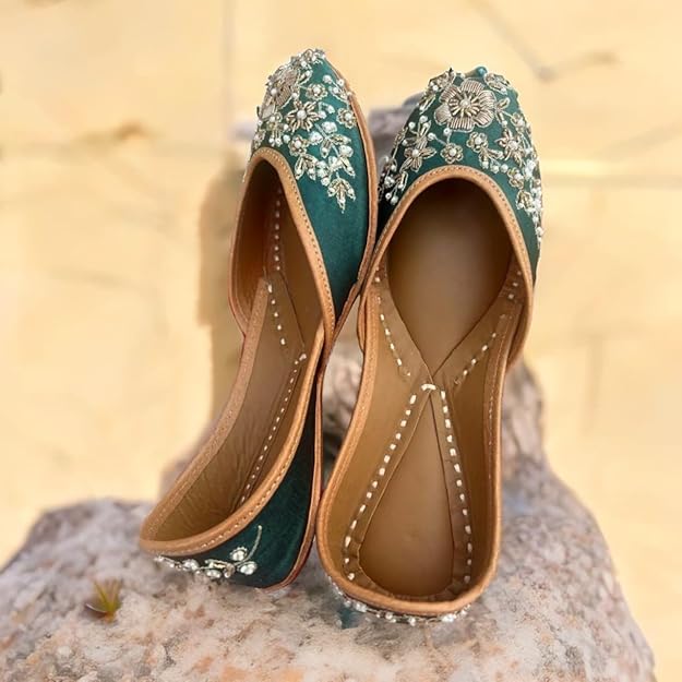 PIND POPPERS Women’s Traditional Ethnic Embroidered Jutti – Handcrafted Punjabi Footwear for Weddings, Festive, and Casual Wear